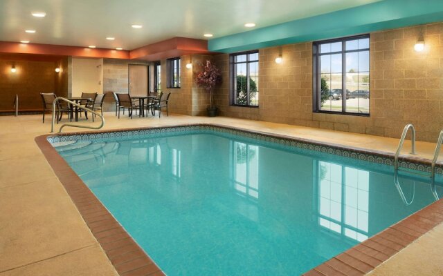 Super 8 Akron S/Green/Uniontown OH