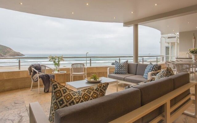 Comfy Room in a Seafront Villa