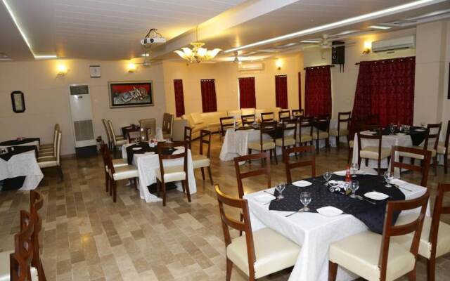 Midway Hotel & Resturant