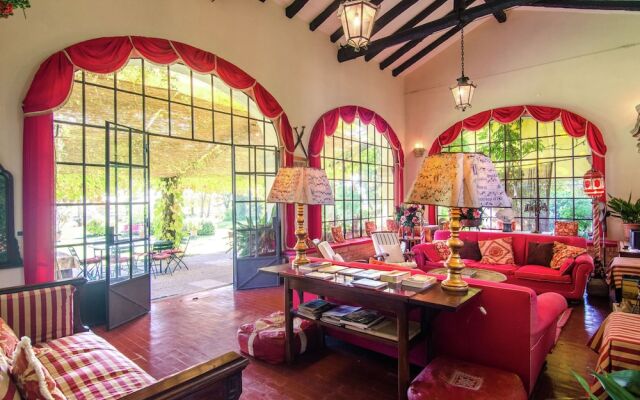 Luxurious Mansion in Crespignaga With Swimming Pool