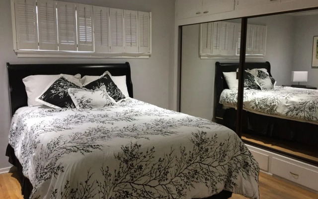 Lovely 2 Bedroom Home with Pool