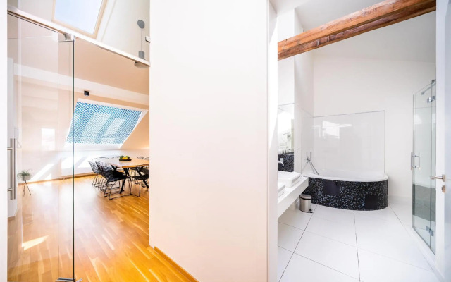 5BR+3.5BT Wilson Central apt.