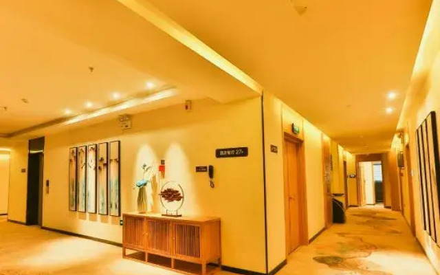 Gujing Junlai Hotel (Luhe Convention & Exhibition Center)