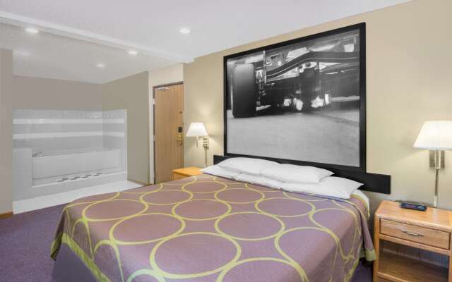 Super 8 by Wyndham Knoxville