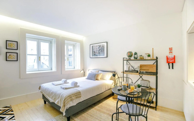 LovelyStay - Taipas Studio with AC