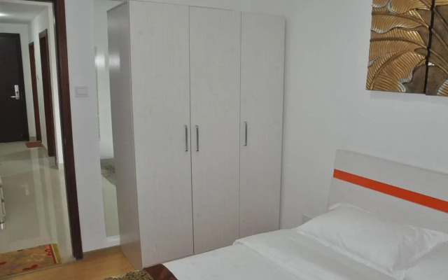 Shenzhen Shengang Apartment Dongmen Branch