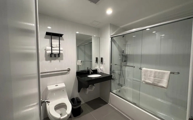 Regal Inn & Suites New York LaGuardia Hotel