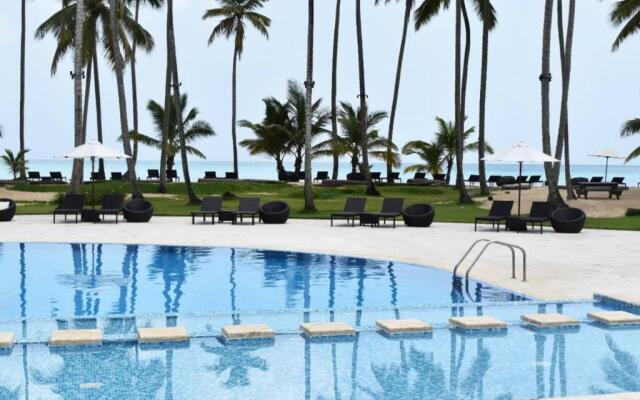 Apartment on the beach with pool and restaurant