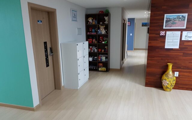 BUZZ Guesthouse