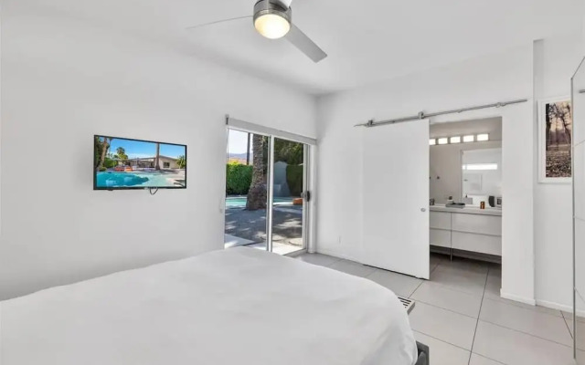 Modern Paradise at Sonora