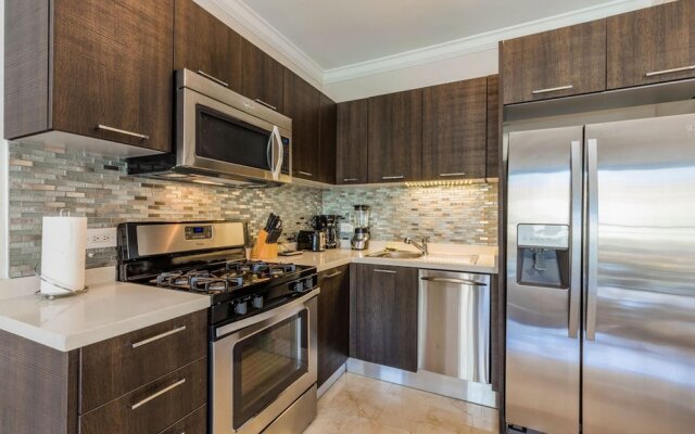 Luxury 1BR Condo Great Location Amenities