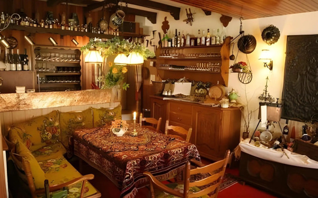 Alte Weinstuben Steinfelder Hof