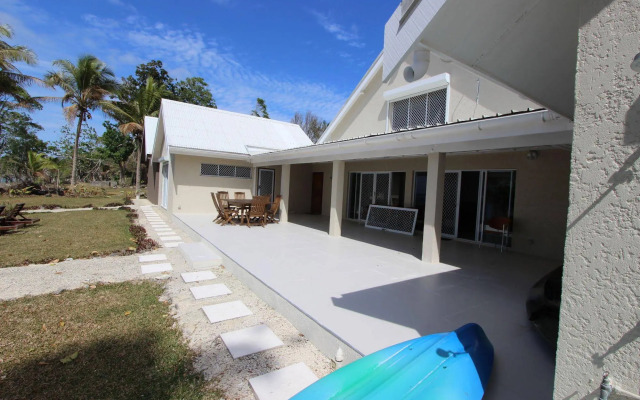 Vila Del Mare Beachfront Resort