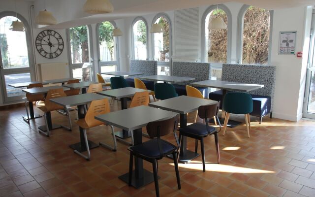 Auberge de Jeunesse Orléans Centre Ville - Hostel