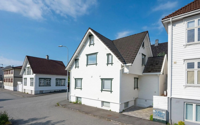 Unique and Spacious Apt close to City Centre