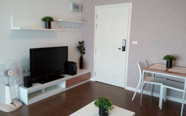 Baan Kiang Fah 1607 by Montri C