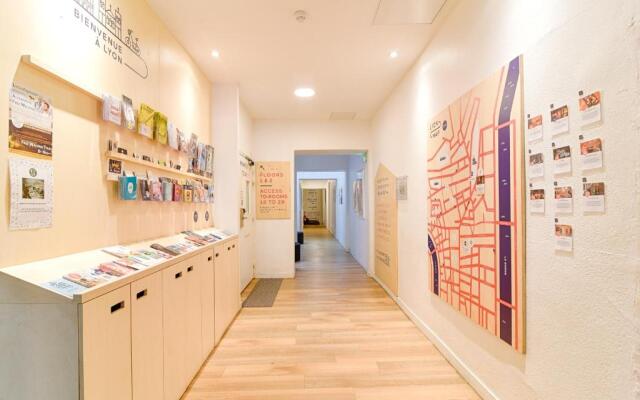 Away Hostel & Coffee Shop