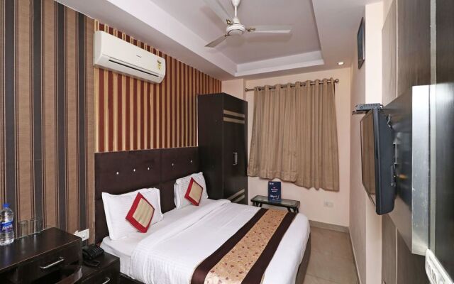 OYO 13299 Hotel Blue Pearl