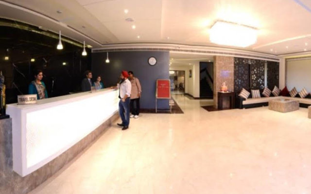 FabHotel TDI Mall Fatehabad Rd