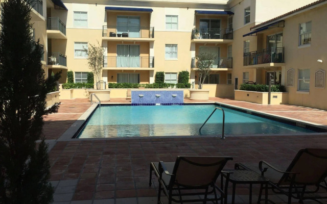 Luxury Suite in Coral Gables by LYX Miami Suites
