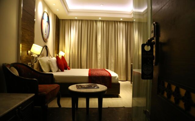 OYO 857 The First Hotel