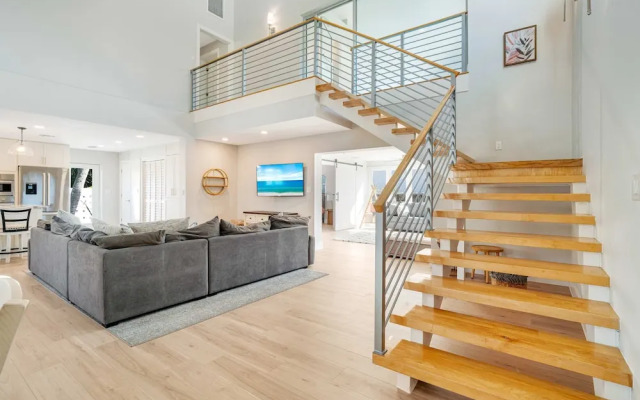 Sarasota Waterfront Pool Home With Dock