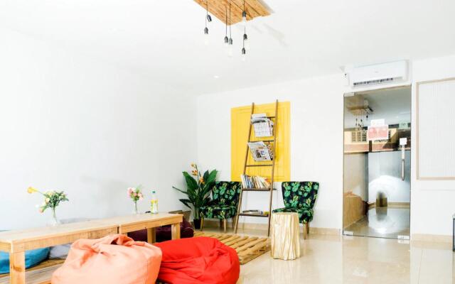 OYO 90121 Summer House Bed & Cafe