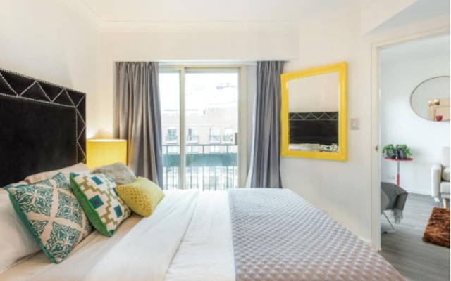 Deluxe Apartment with City Central View