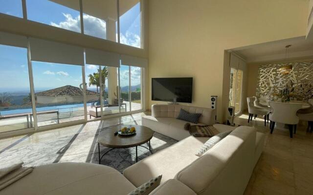 Villa Olga MARBELLA- GOLDEN MILE -Breathtaking SEA VIEW- PRIVATE POOL