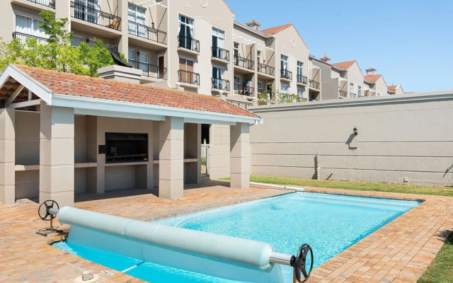 Century on Lake Luxury Apartments