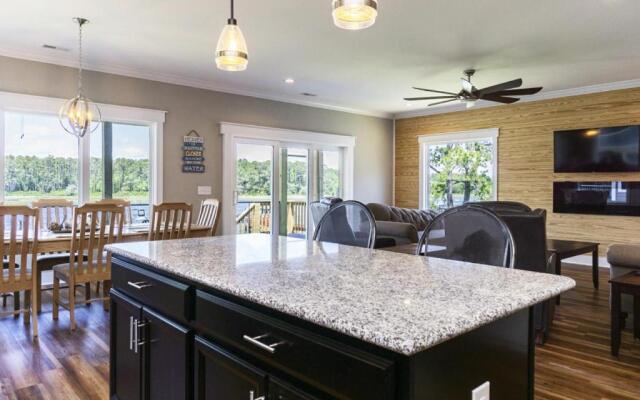 Waterway Haven by Oak Island Accommodations