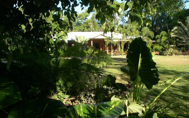 Hibiscus Lodge Bed & Breakfast