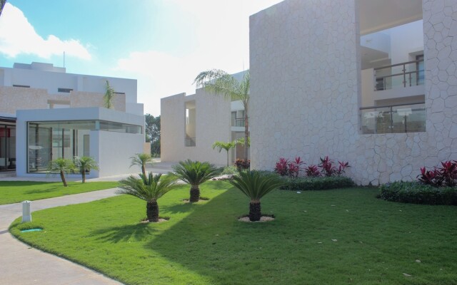 Stunning Studio with Jacuzzi on Terrace by olahola