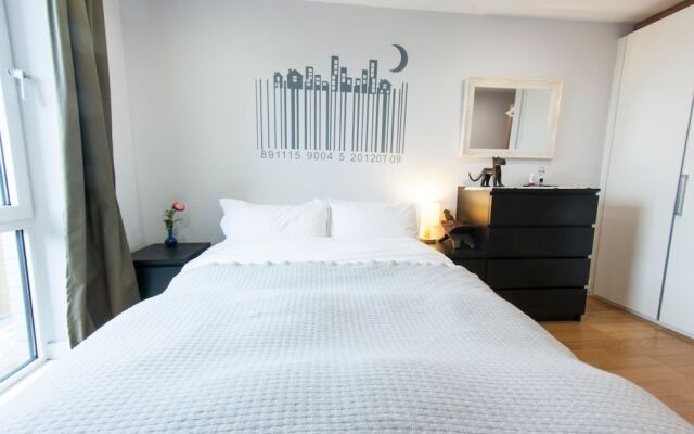 Quiet, Spacious 1BR Hackney Central Flat for 3
