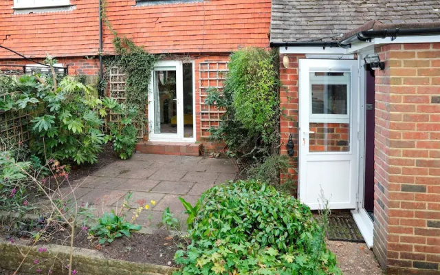 Hassocks Hideaway With Parking Garden