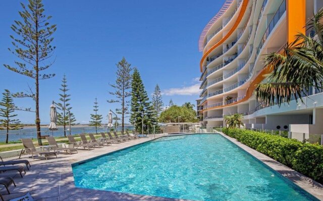 Silvershore Apartments on the Broadwater
