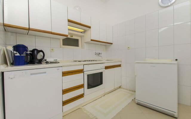 Apartments And Rooms Vojmir