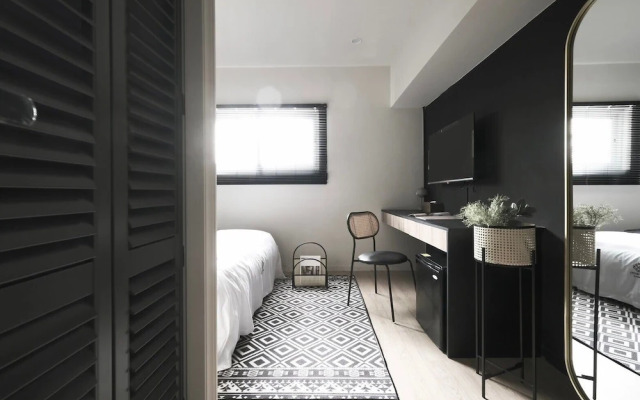 We2 Hotel