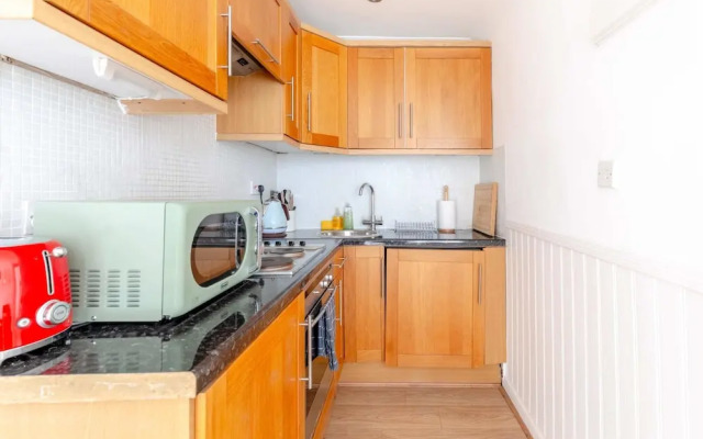 Spacious 1BD Flat 5 Mins to Paddington Station!