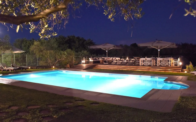 Beautiful 9-bed Villa in Gouvia With Tennis Court