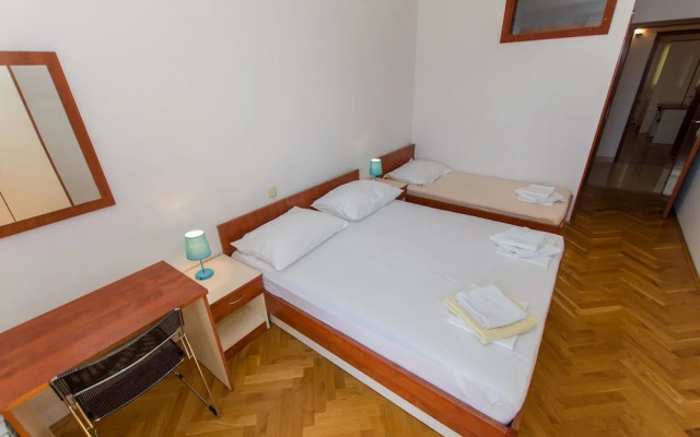 Prgo - Spacious With View & Parking - A1 2.kat