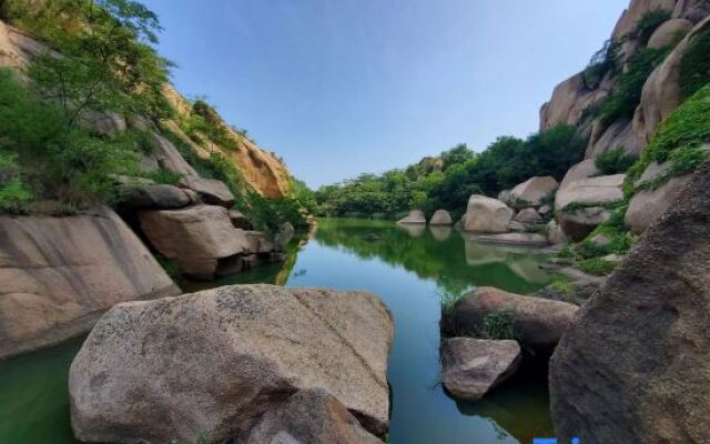 Vienna 3 Best Hotel (Zhumadian Suiping Jinboda Commercial Plaza)