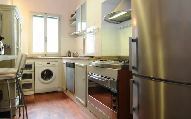 Cozy Central City Apartment