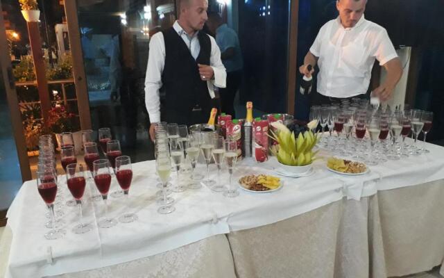 Hotel 3 Vellezerit