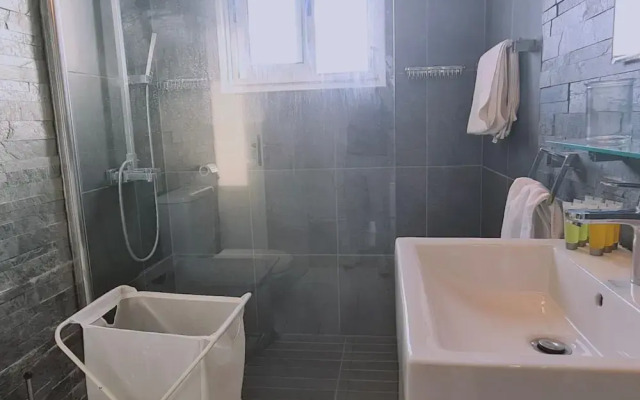 58 LIM - Stay Mystique Apartment