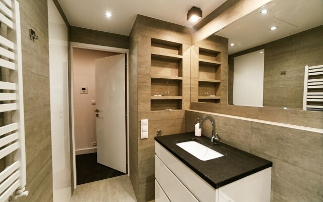 Avesa Luxury Apartments by Wawel Castle