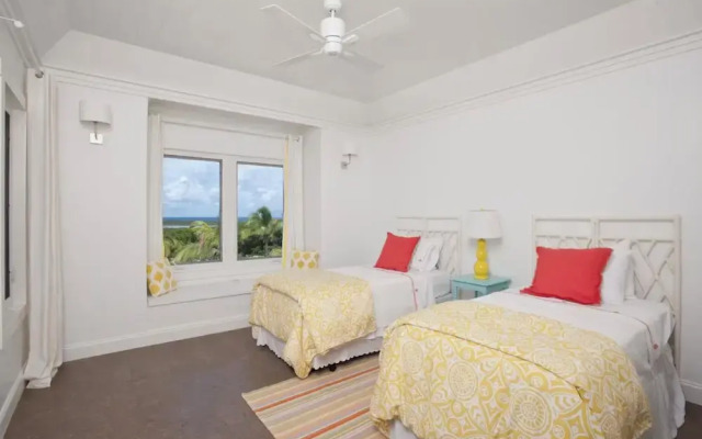Coastal Retreat: Newly Remodeled Beach House With Pool