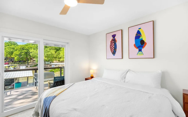 Little Bearcat Bungalow Stay on Ozark Waterfront