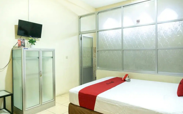 J Hotel by RedDoorz