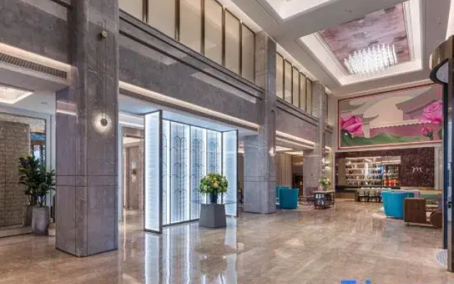 Mercure Hotel Xinyang Baopeng Square